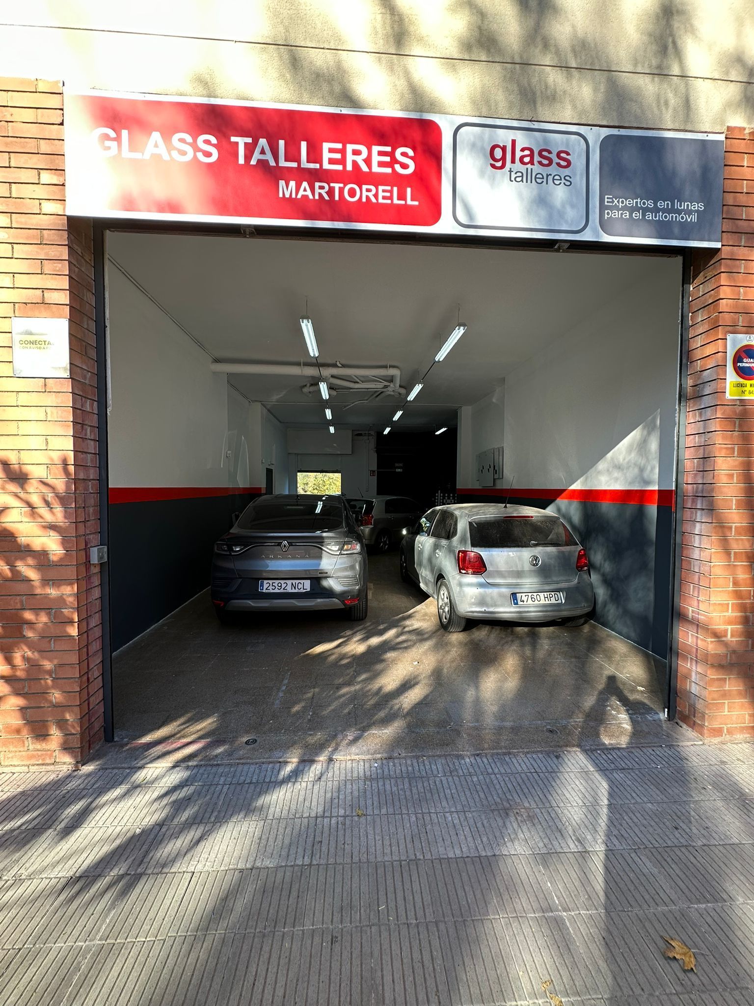 Entrada al garaje: cartel 