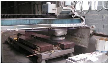 Un bloc de granit
Pompes Funèbres LAMOTTE  ET FILS       
Saint- Maur-des-Fossés