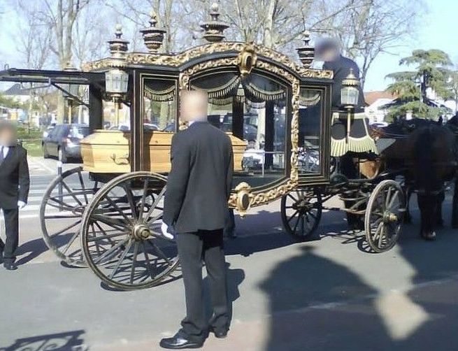 Pierre tombale
Pompes Funèbres LAMOTTE  ET FILS       
Saint- Maur-des-Fossés