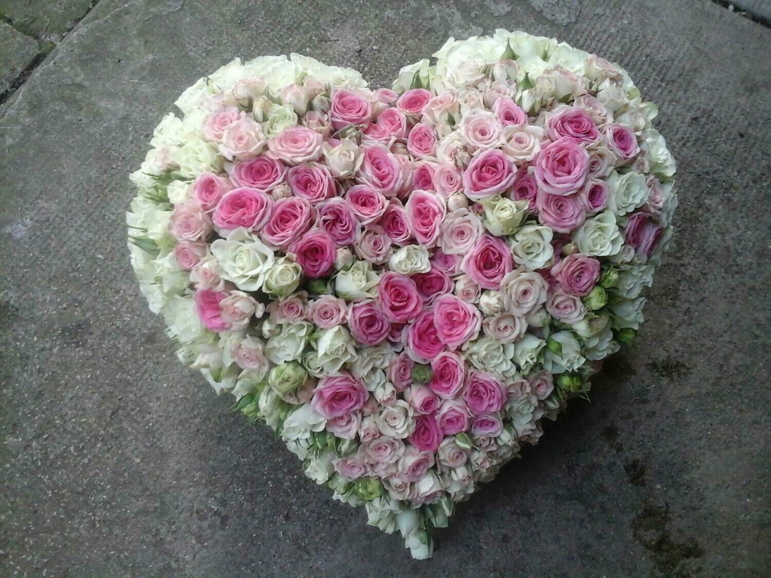 Composition florale en coeur