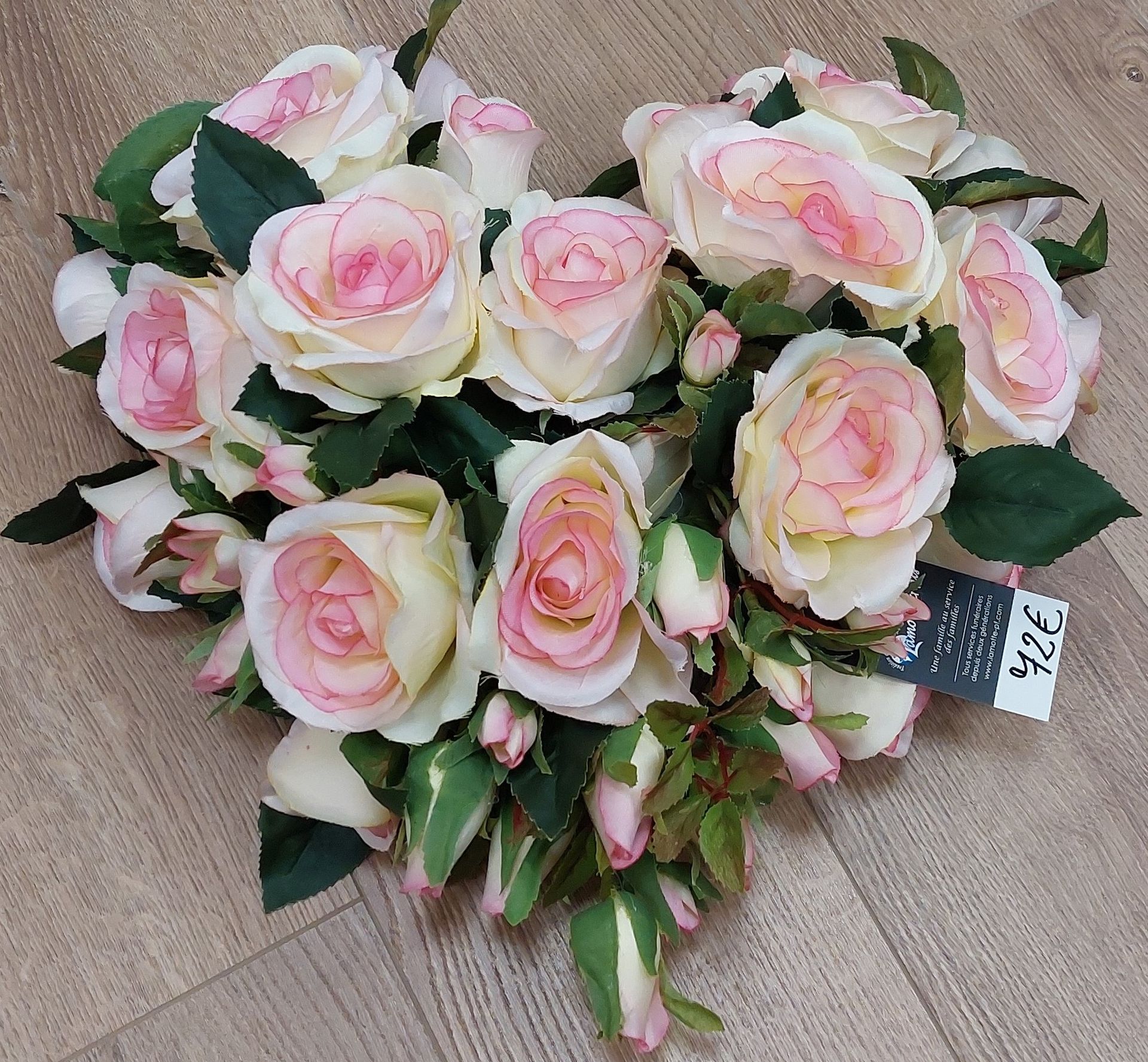 Composition de fleurs en coeur