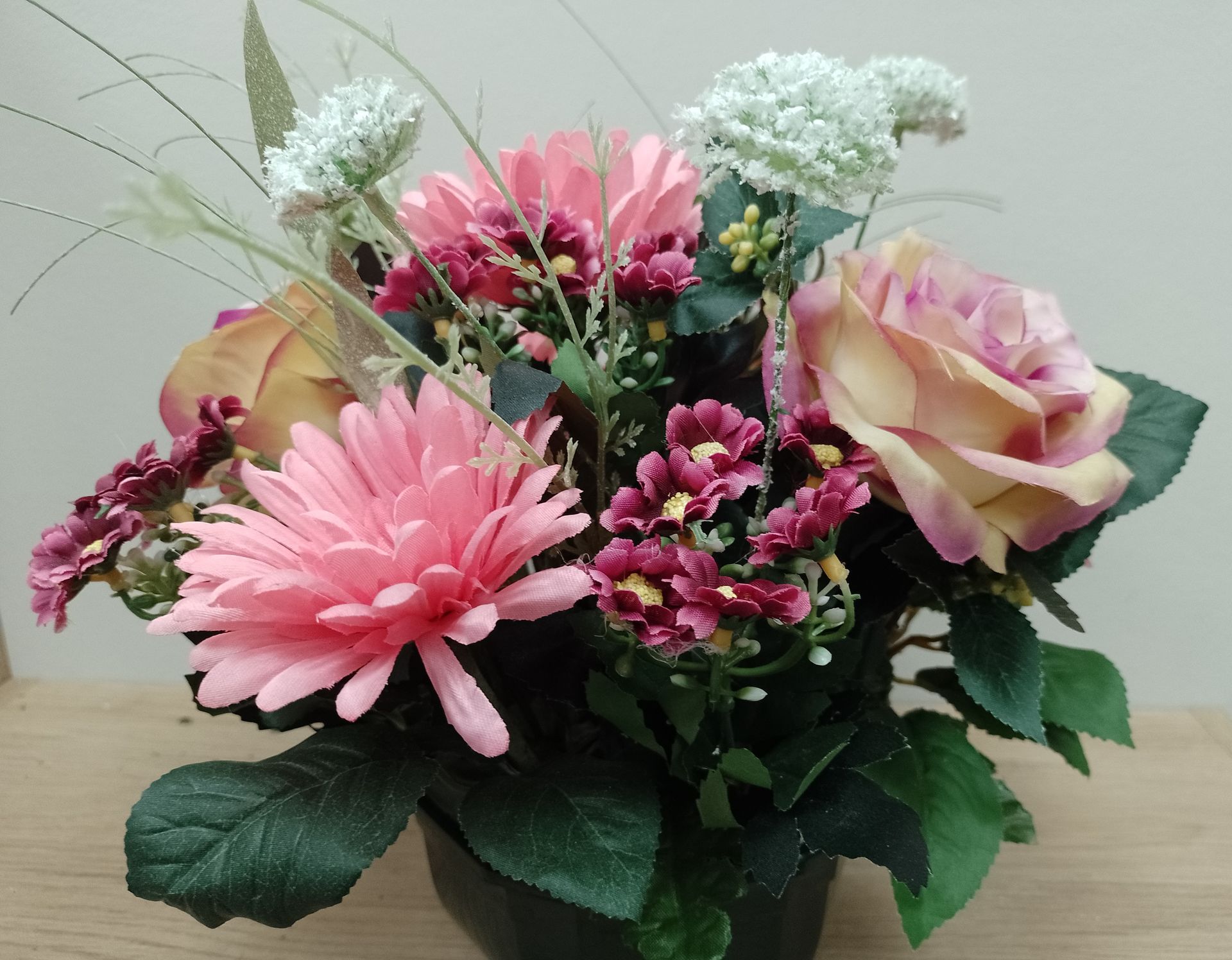 Composition en rose et blanc