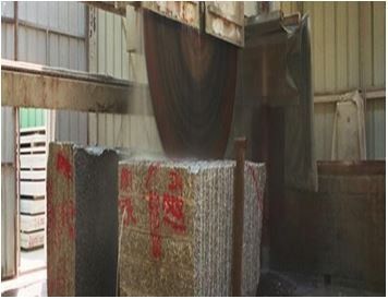 La découpe d'un bloc de granit
Pompes Funèbres LAMOTTE  ET FILS       
Saint- Maur-des-Fossés