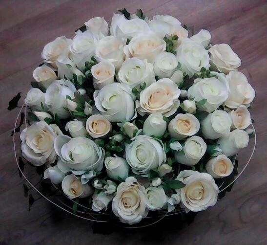 Composition florale arrondie