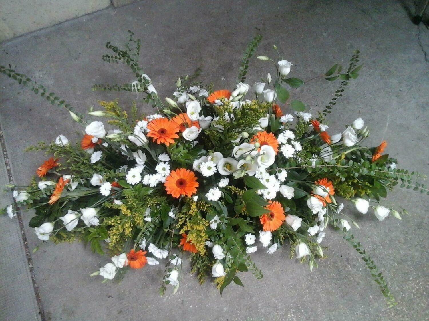 Raquette de fleurs oranges