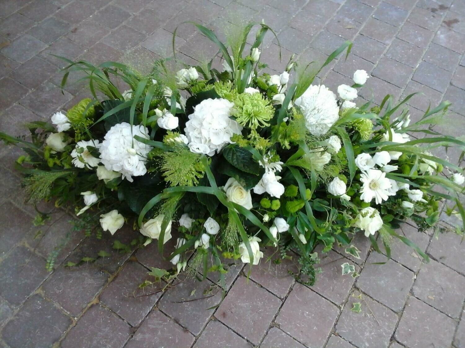 Raquette en fleurs fraîches blanches