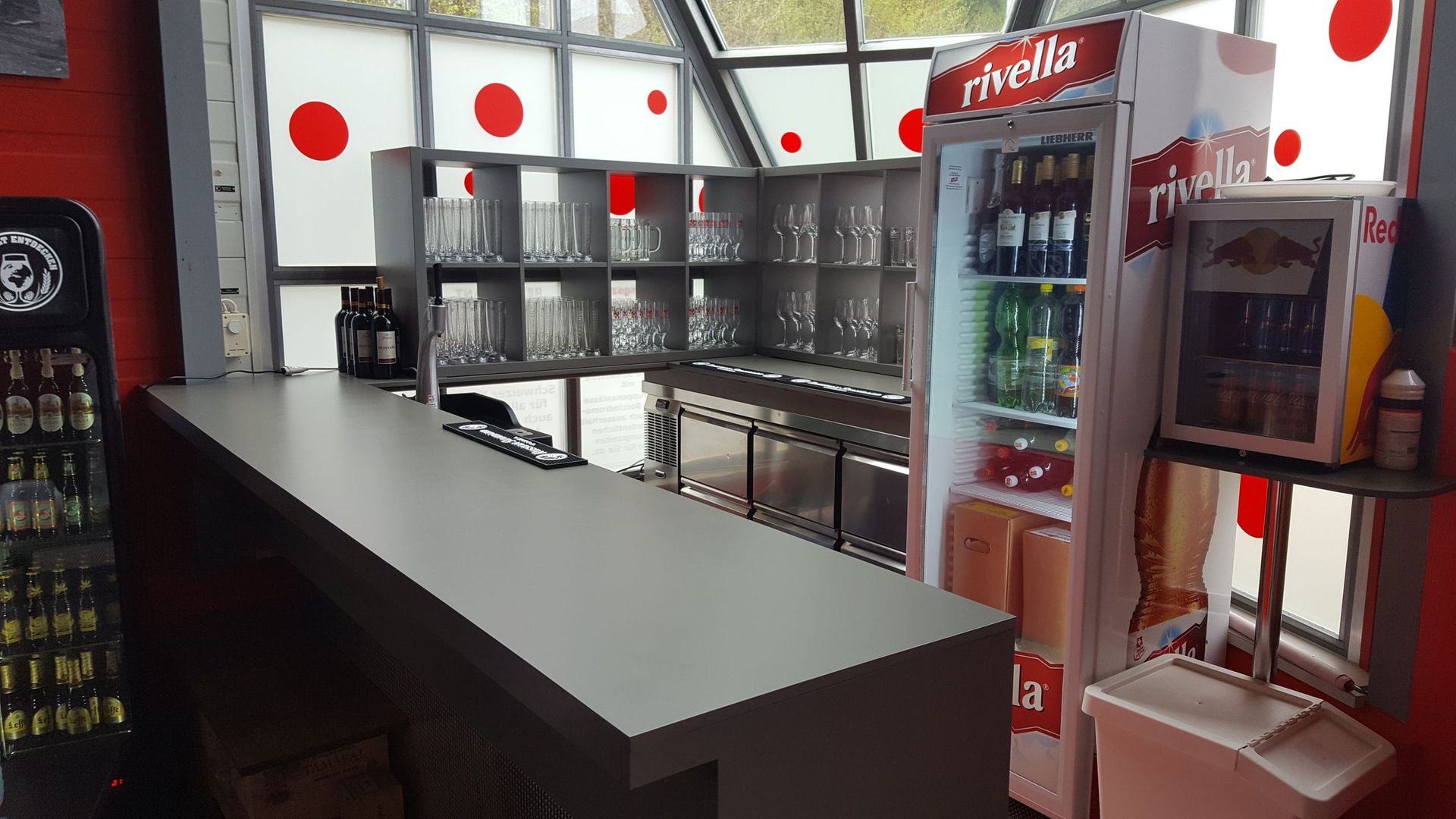 Spritzarbeit Barabdeckung + Gestelle