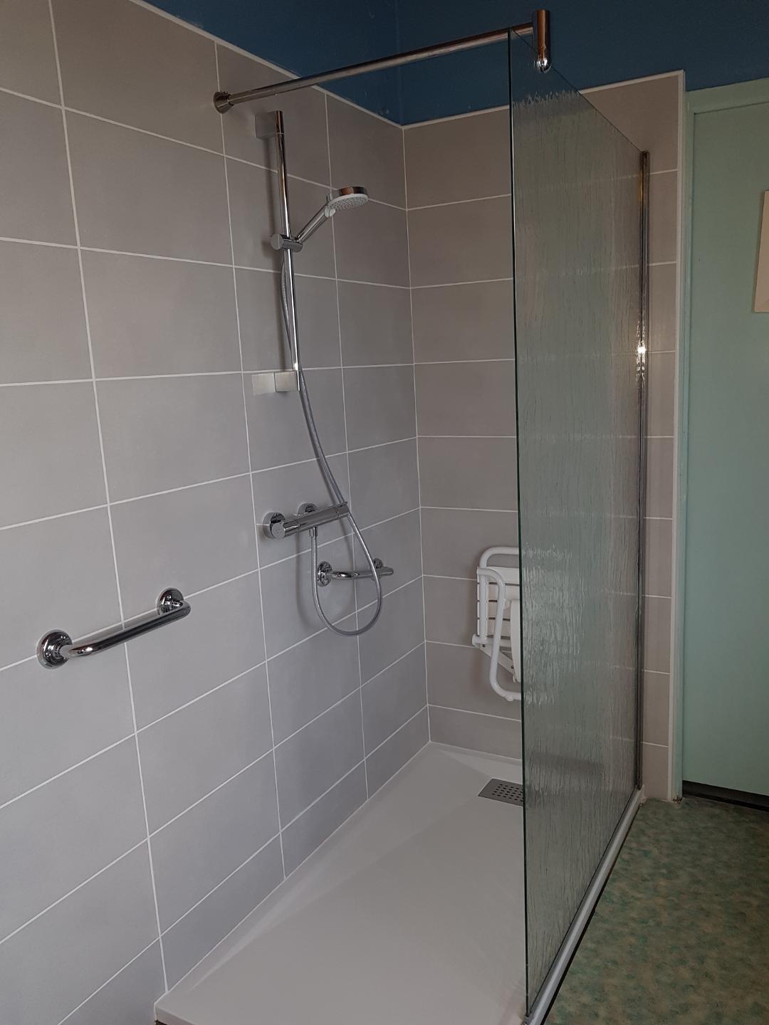 Agencement salle de bain PMR