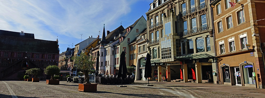 Place de la Réunion â Mulhouse, un matin ensoleillé