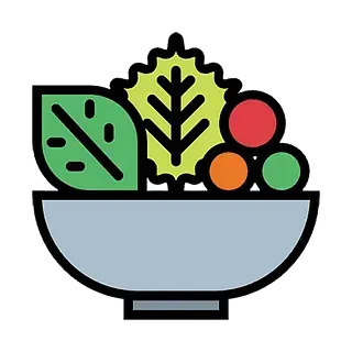 Un recipiente lleno de verduras y frutas sobre un fondo blanco.
