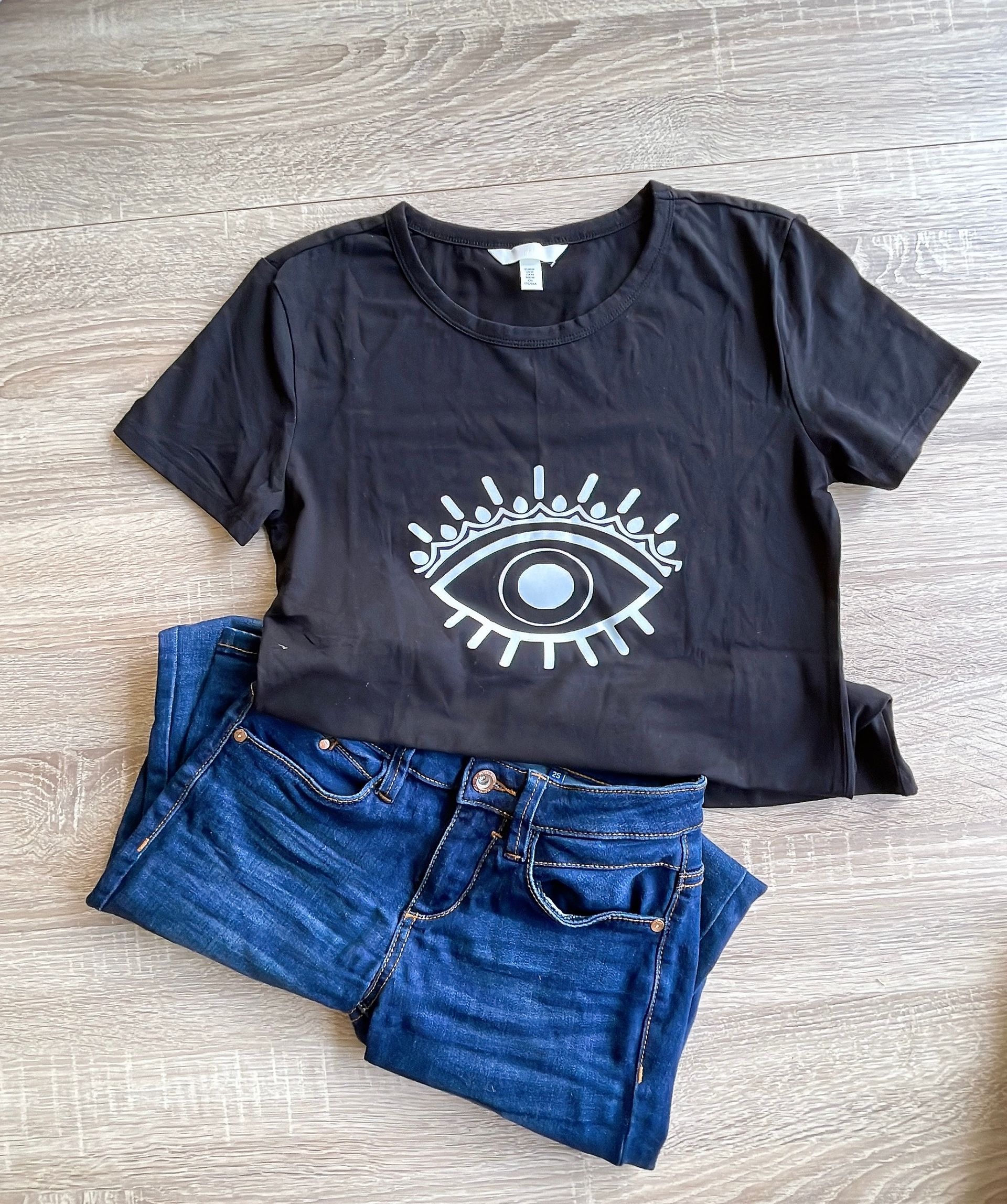 Kleidung, die von T-Design - Tanea Najem bestickt wurde