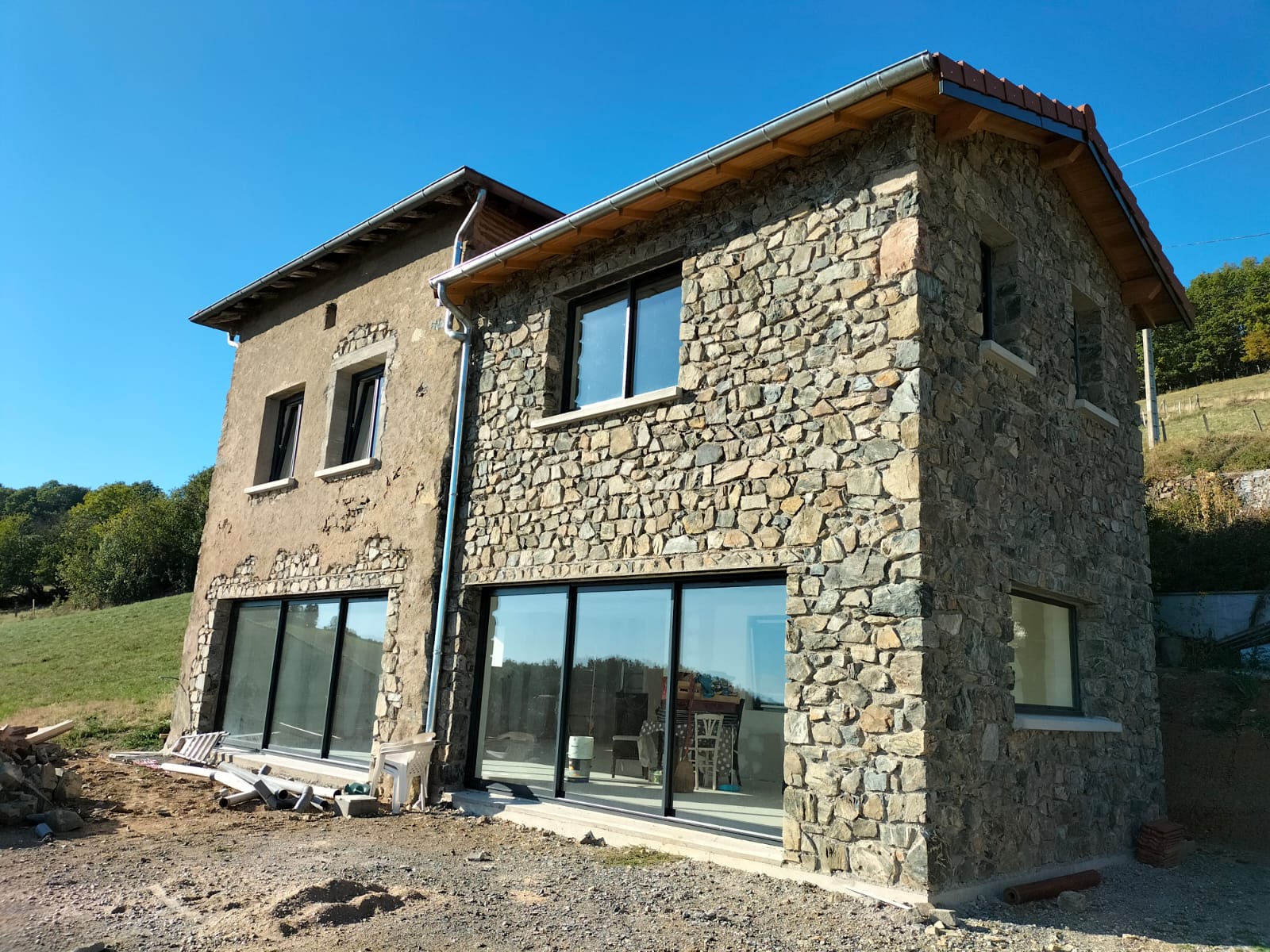 Maison avec façades en pierres 