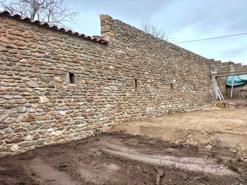 Façade en pierres rénovée