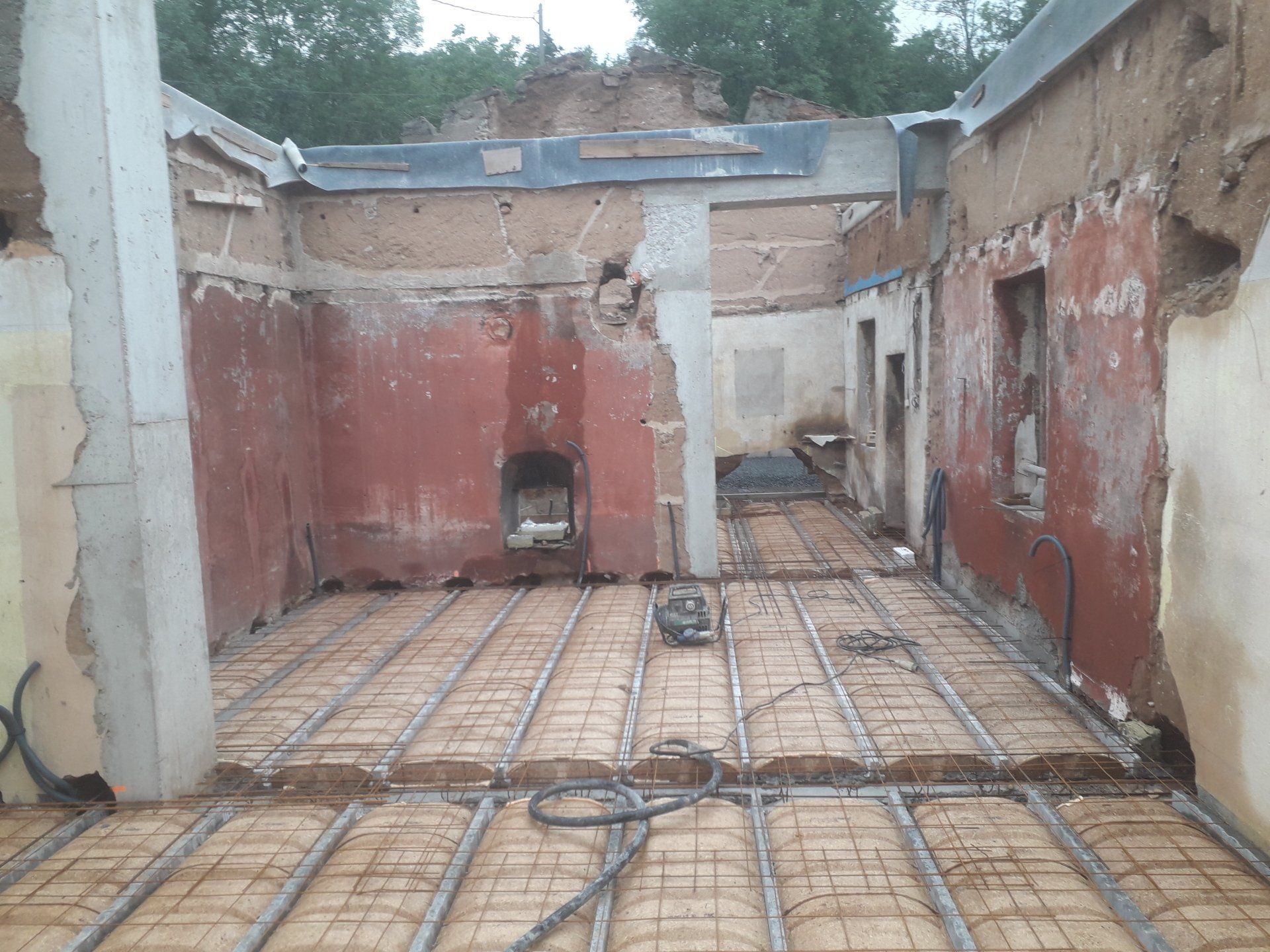 Structure intérieure d'une maison en train d'être rénovée