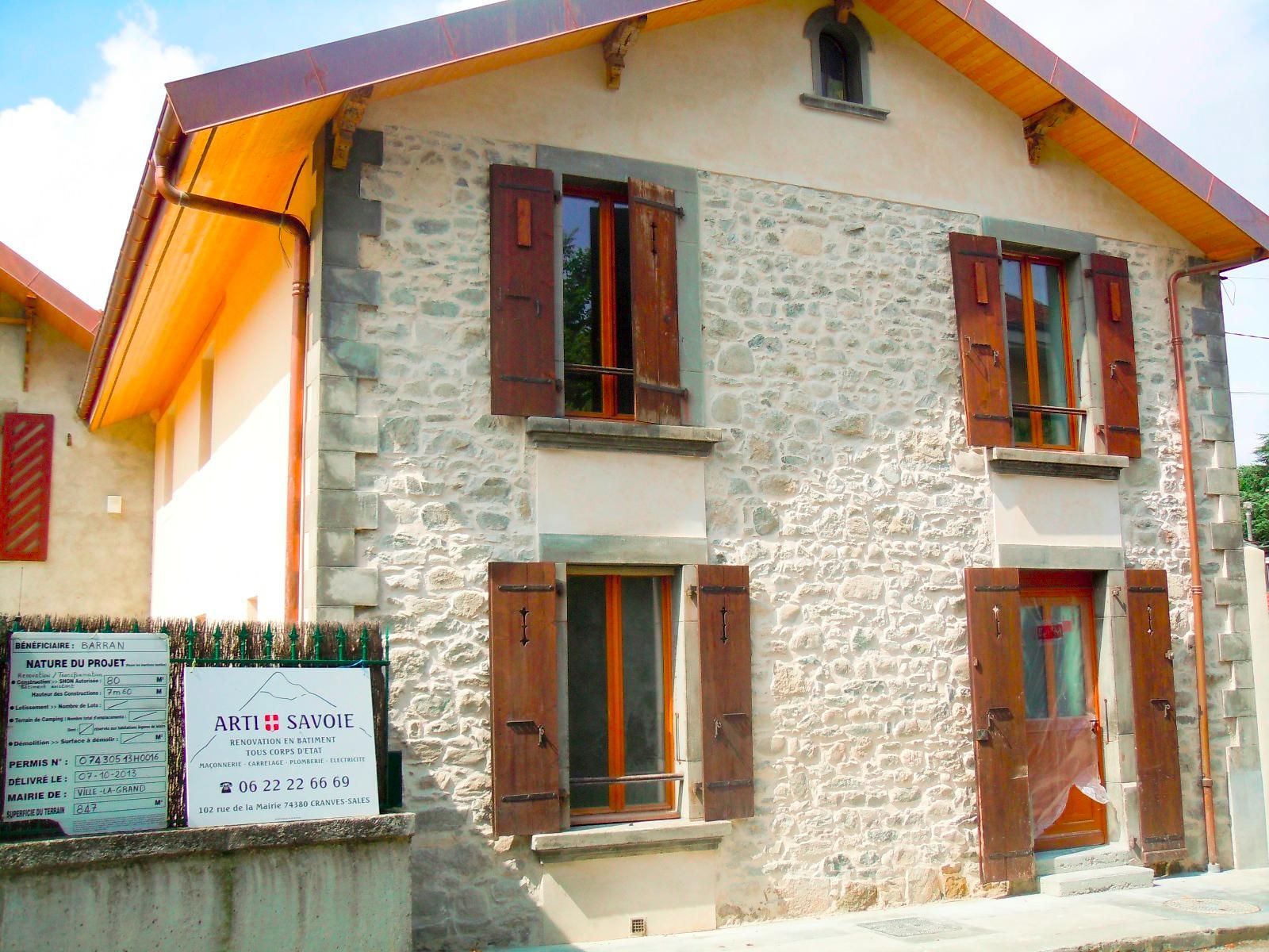 Maison en pierres refaite par l'entreprise