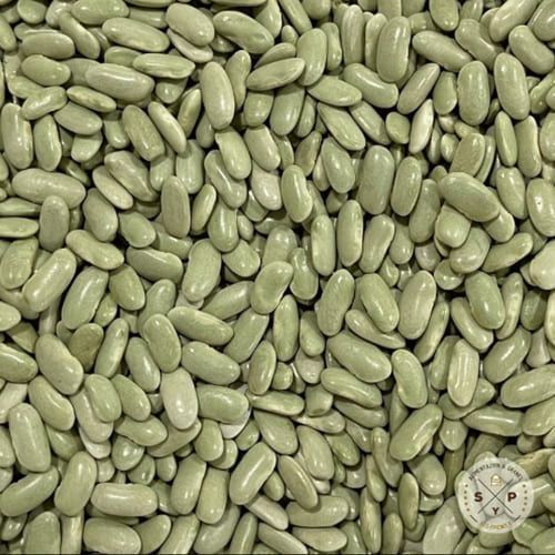 Un primer plano de un montón de judías verdes.