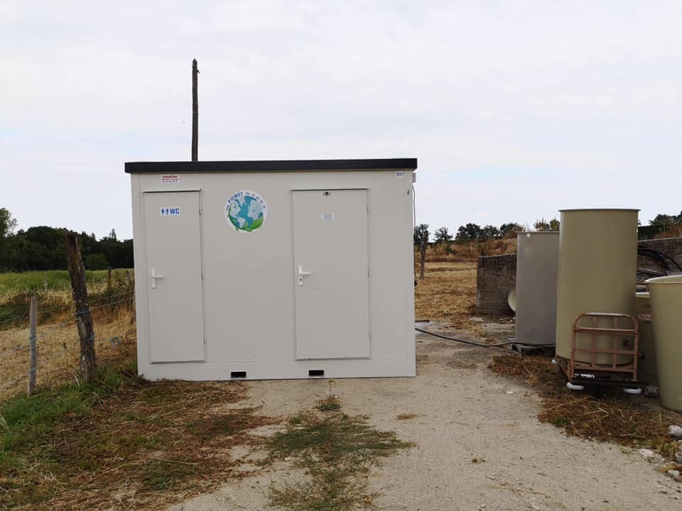 Sanitaires autonomes et urinoirs