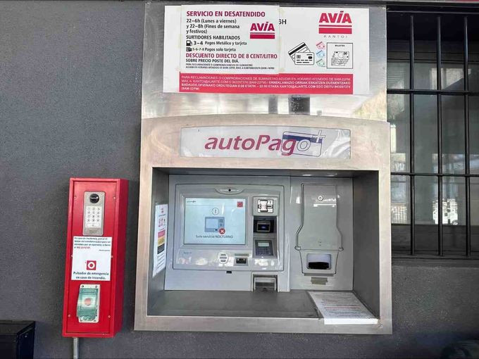 Un quiosco de autopago Avia 