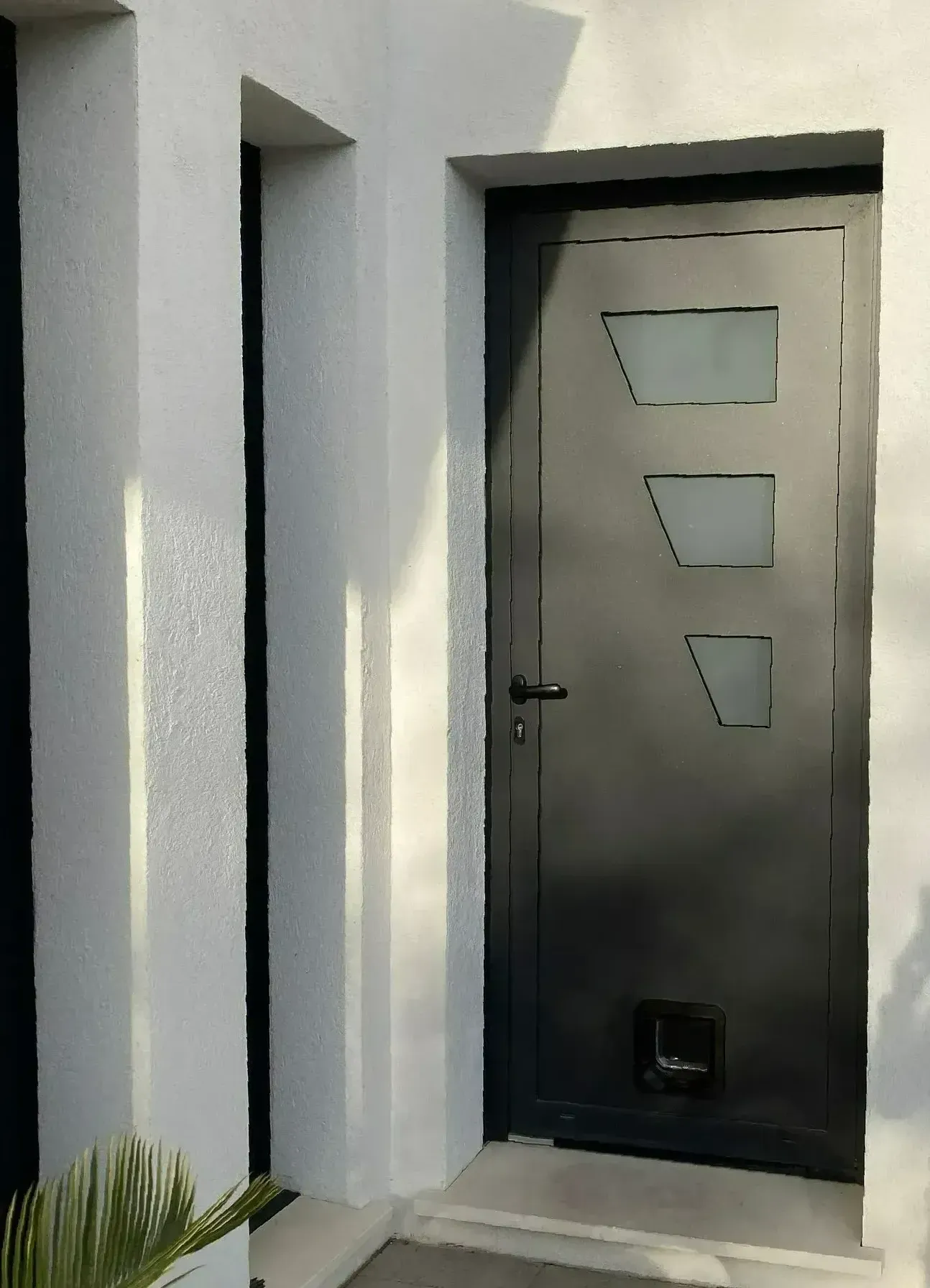 Une porte en aluminium ajourée