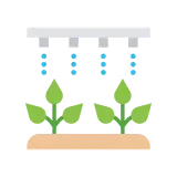 Plantas regadas mediante un sistema de aspersión, gotas de agua de color azul claro cayendo sobre plantas verdes en suelo marrón.