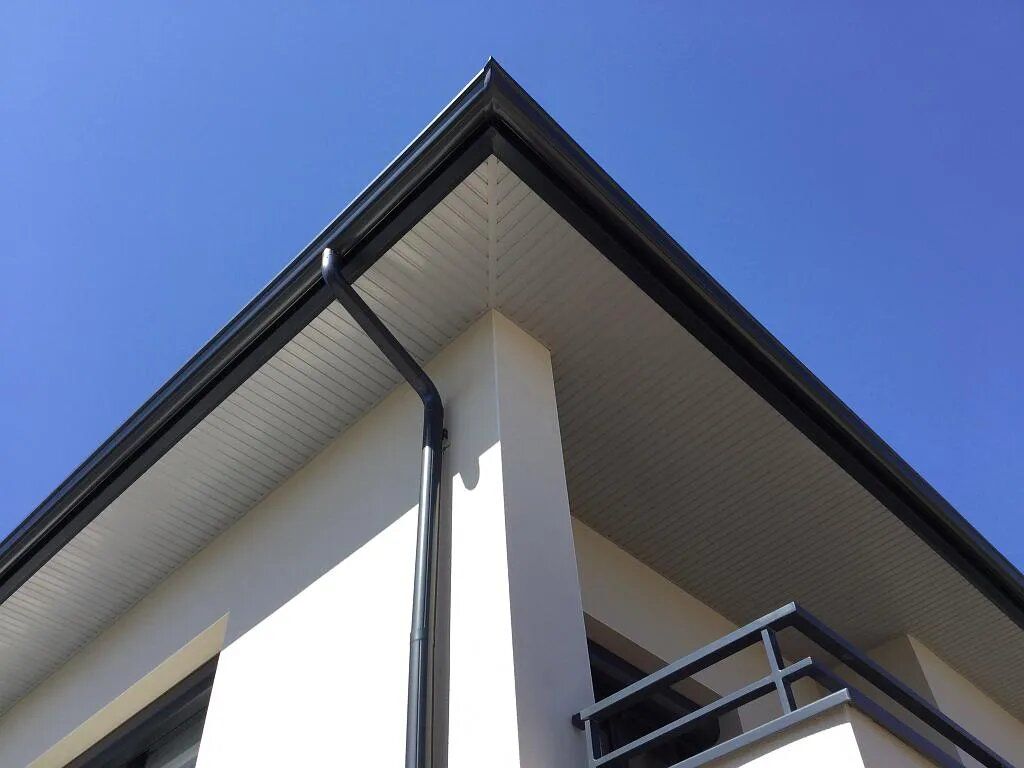 Habillage de planches de rive et chéneaux à Neuville-sur-Saône : après