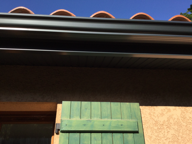 Bandeau de rive sous toiture