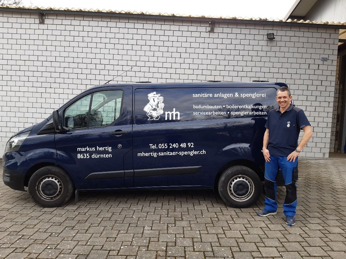 Markus Hertig und Firmenauto - Hertig Markus Sanitäre Anlagen & Spenglerei