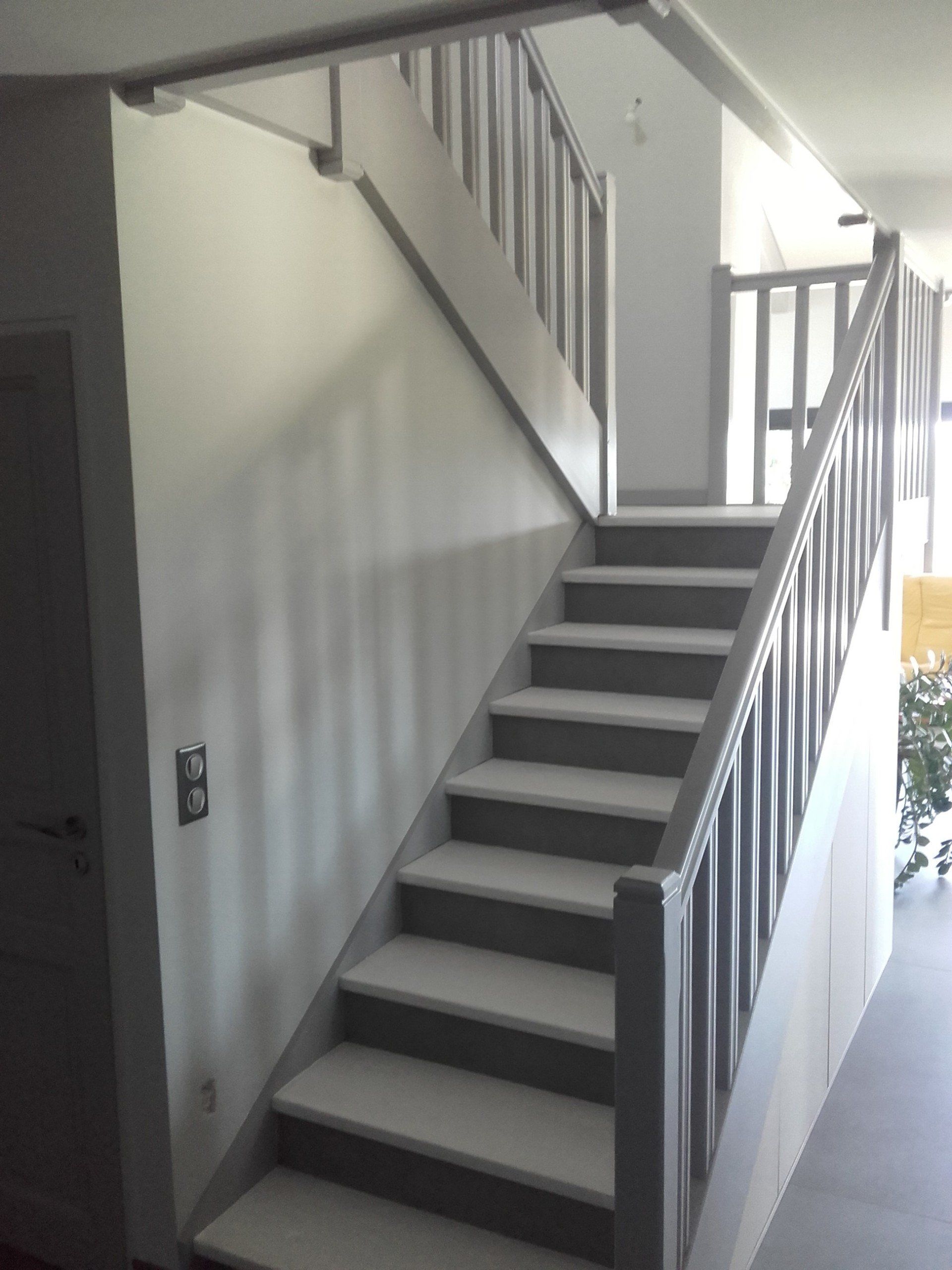 Travaux de peinture sur escalier