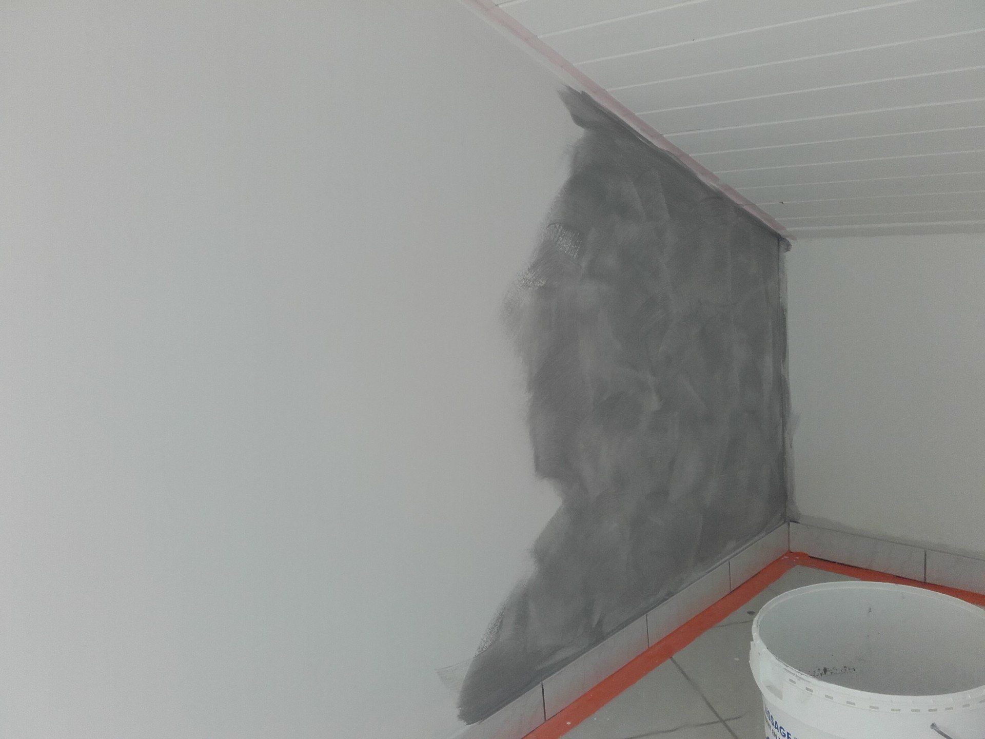 Début de pose de peinture