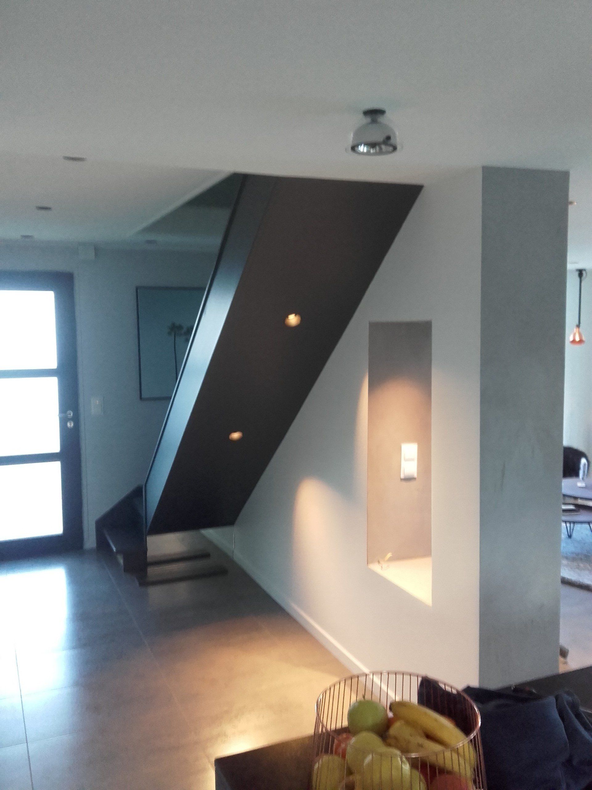 Peinture d'un escalier contemporain