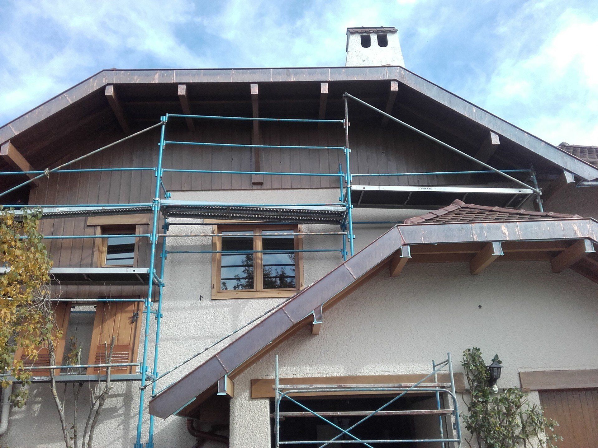 Début d'un ravalement de façade