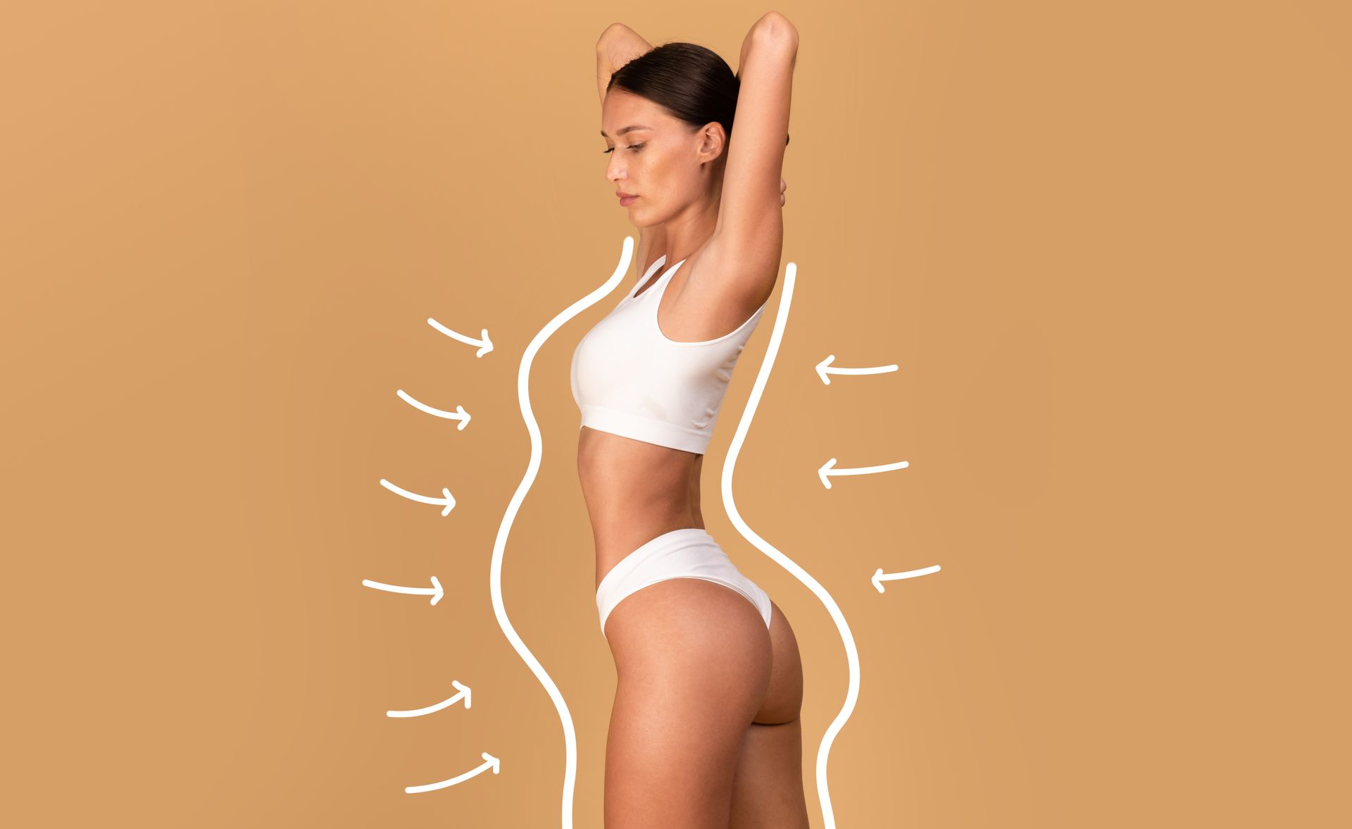 Mannequin de fitness de profil en tenue de sport blanche, bras levés, avec des flèches ondulées soulignant les contours de la taille et du torse.