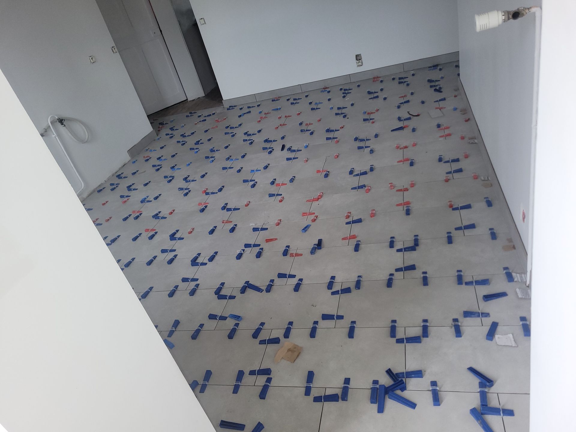 Pose de carrelage en préparation