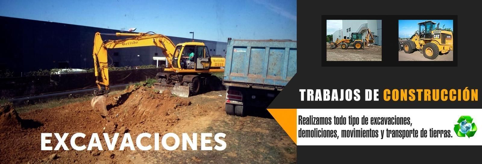 Excavadora cargando tierra en un camión volquete azul en una obra de construcción, con texto en español superpuesto.
