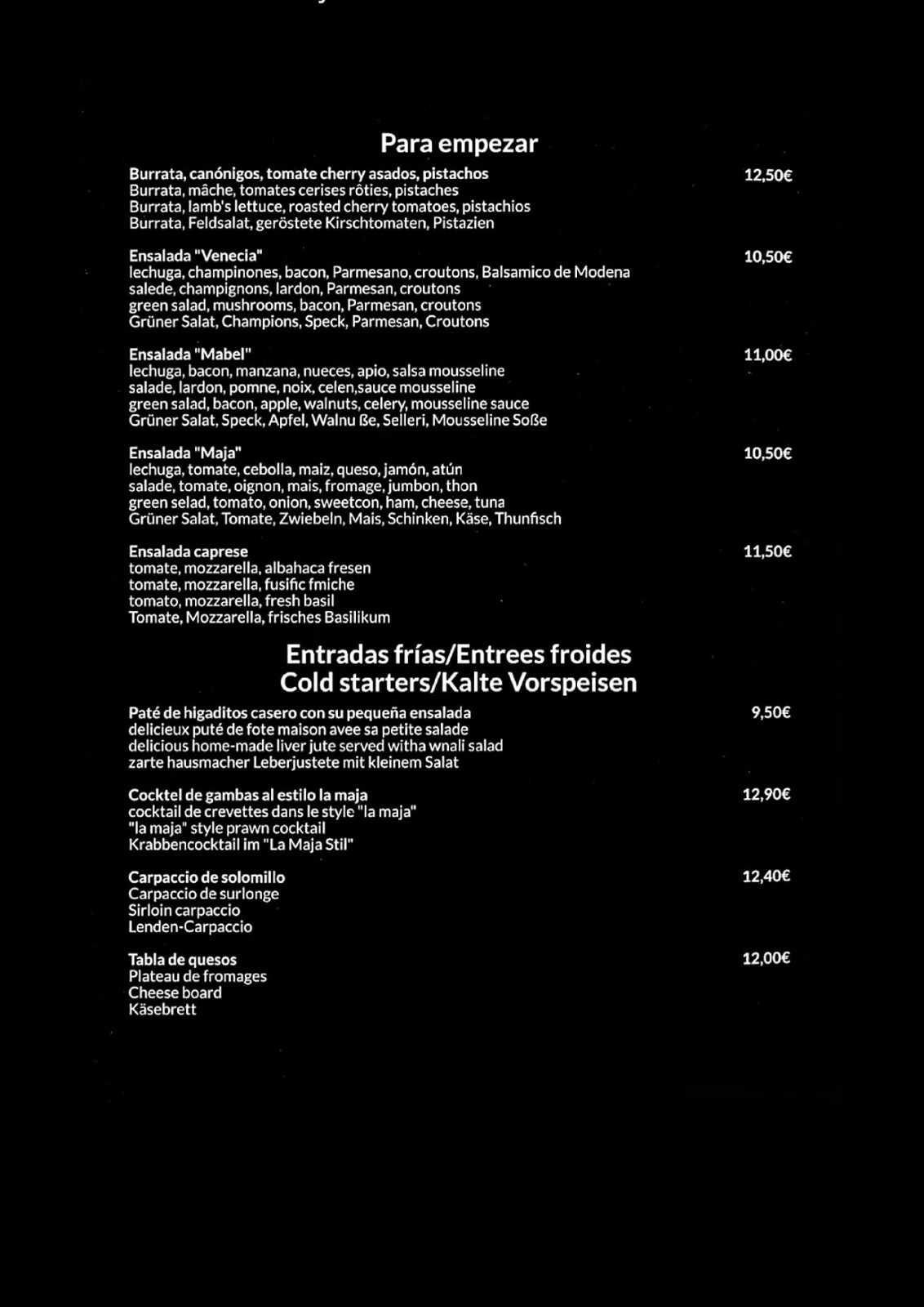 Pantalla de menú negra con texto blanco que muestra los platos, los precios y las opciones de bebidas.