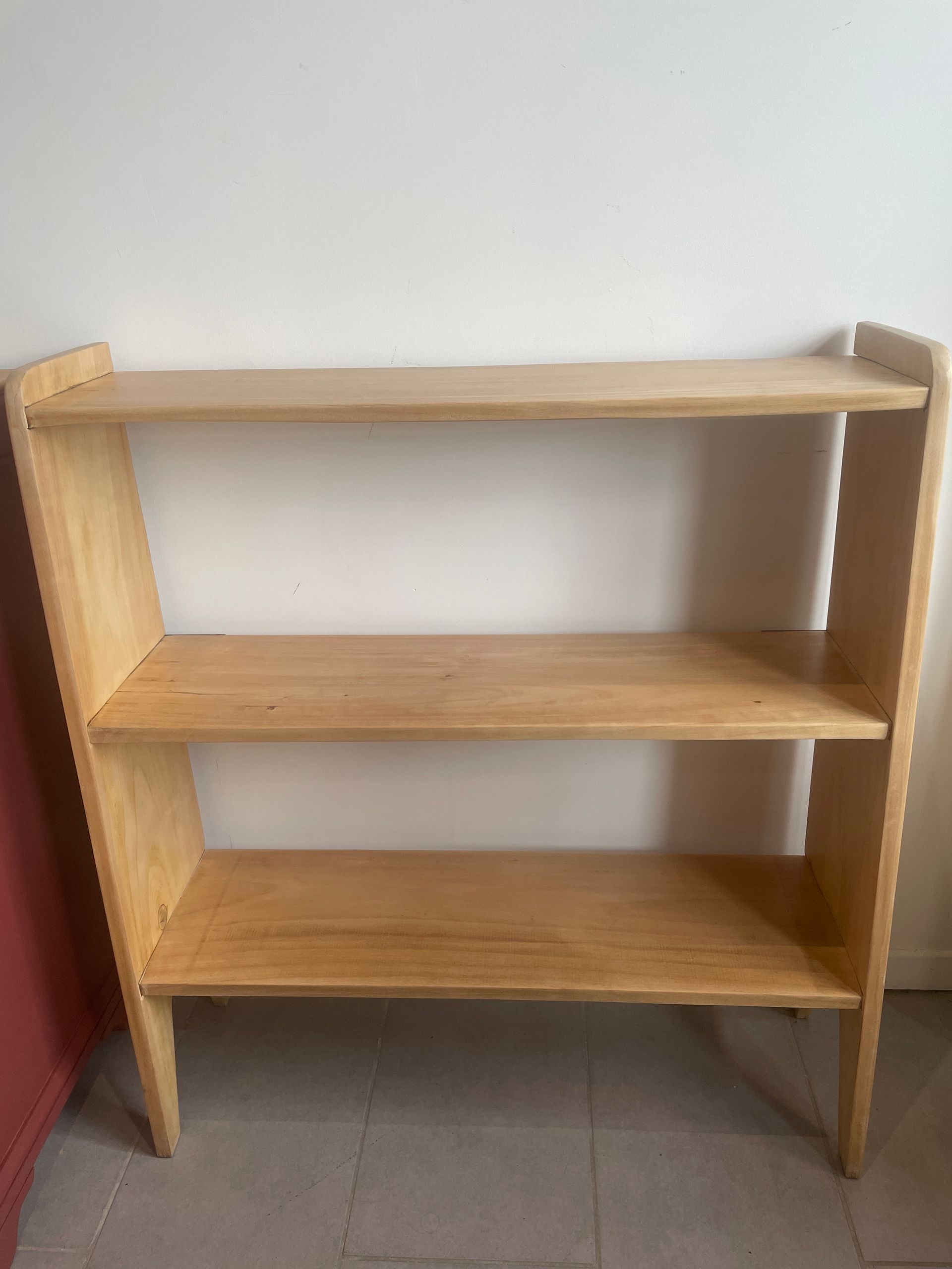 Étagère bois brut
45€
Hauteur : 100 cm
Largeur : 90 m
Profondeur : 29.5 cm