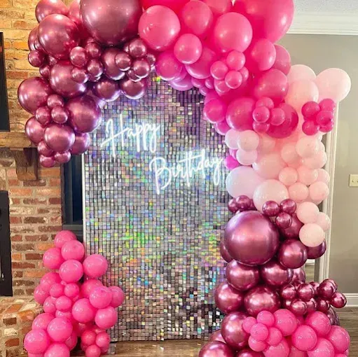Arco de globos rosas y burdeos