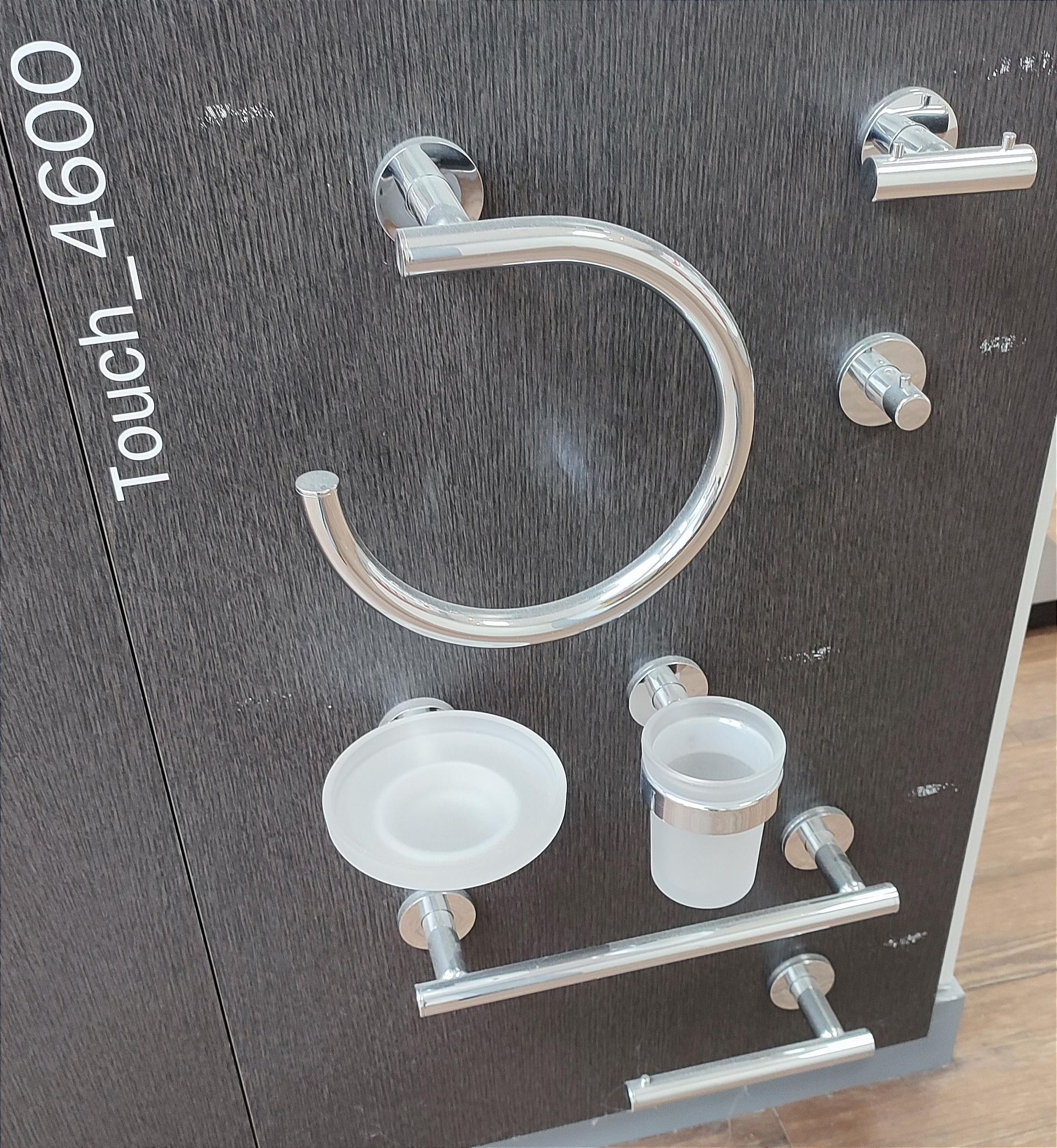 Accessoires muraux de salle de bains