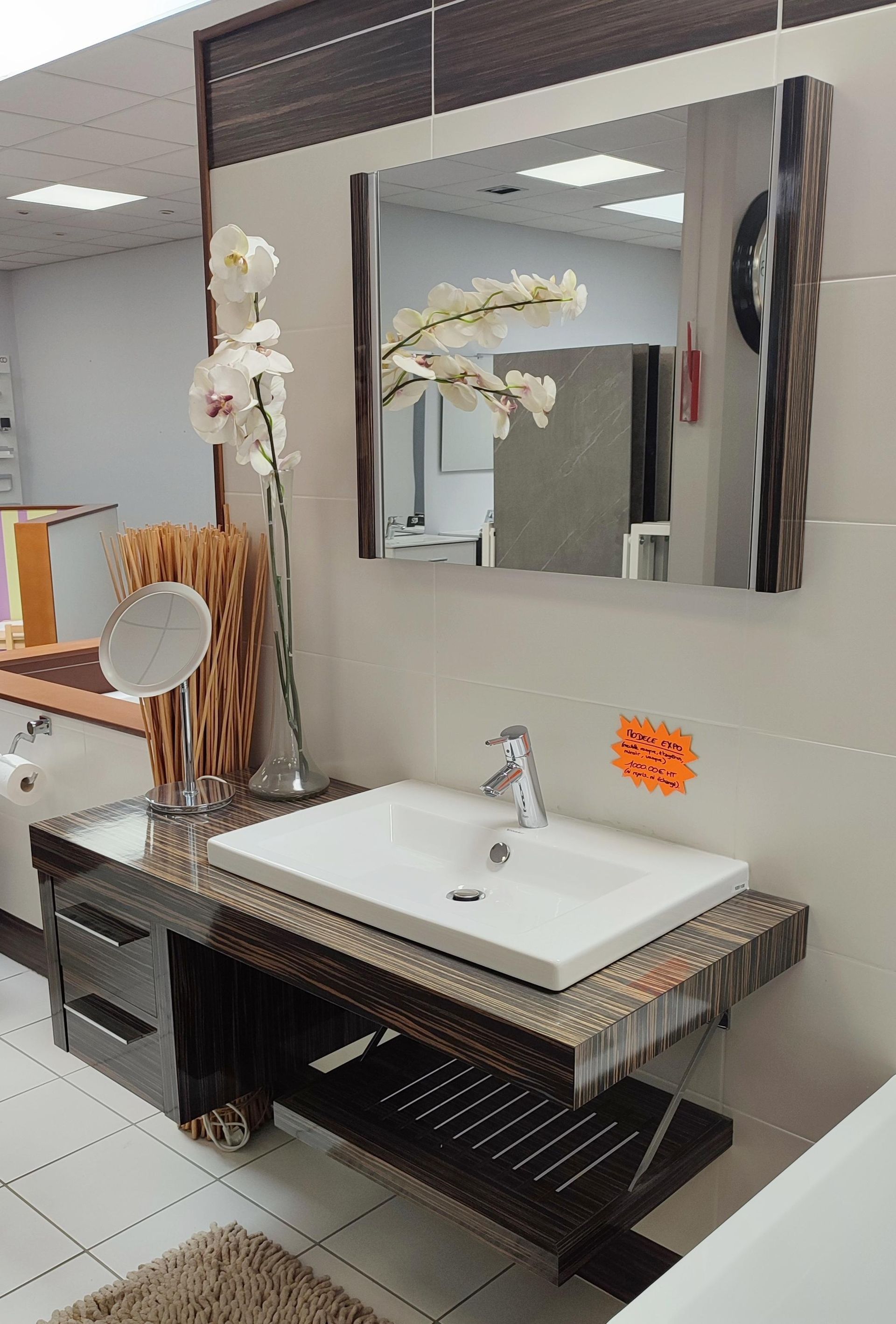 Ensemble de mobilier pour salle de bains - lavabo et miroir