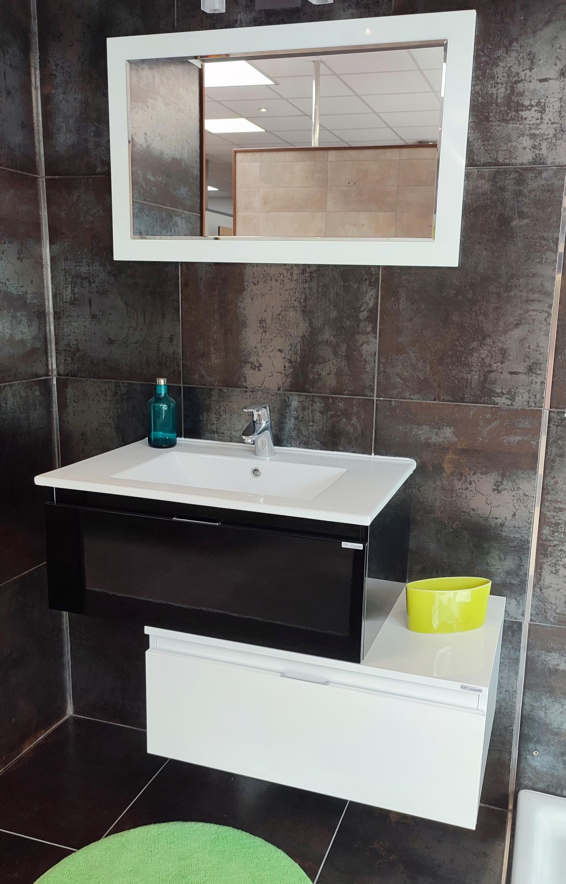 Lavabo avec meuble de rangement noir