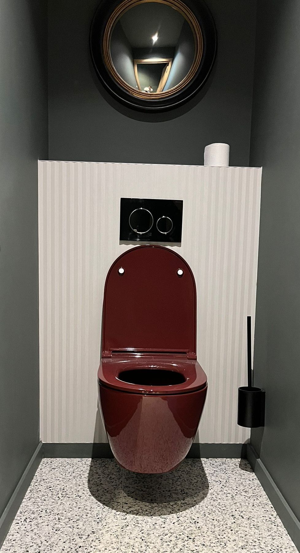 WC suspendu de la marque Scarabeo