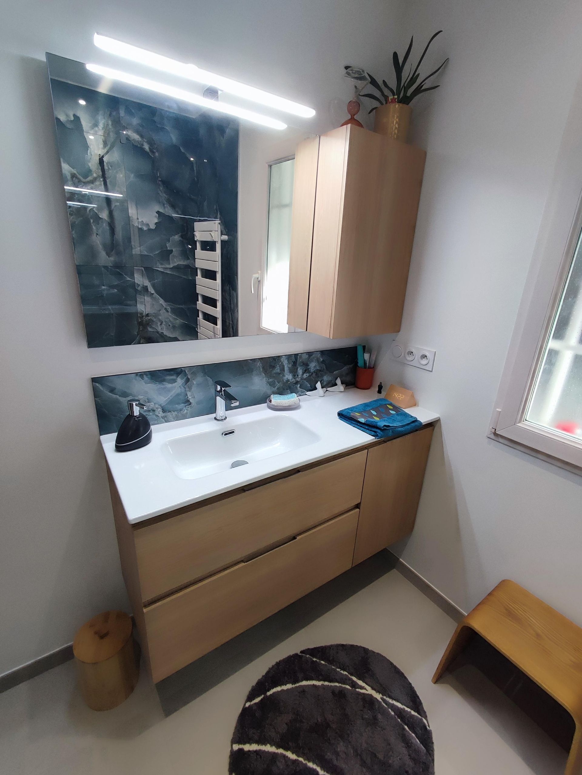 Ensemble de salle de bains de la marque AVILDOS