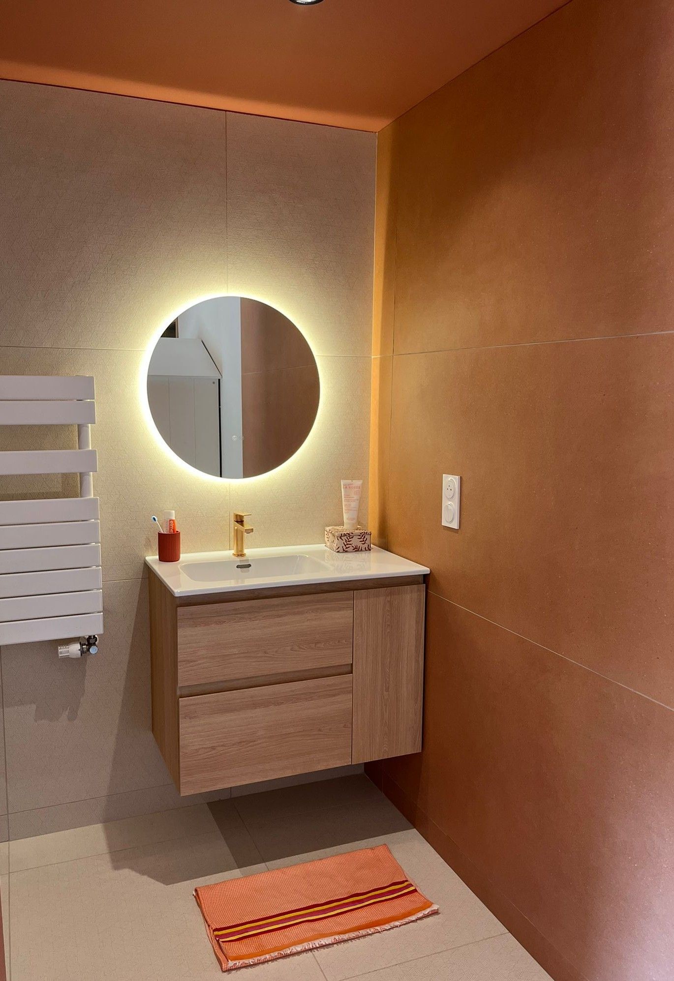 Meuble vasque de la marque AVILDOS