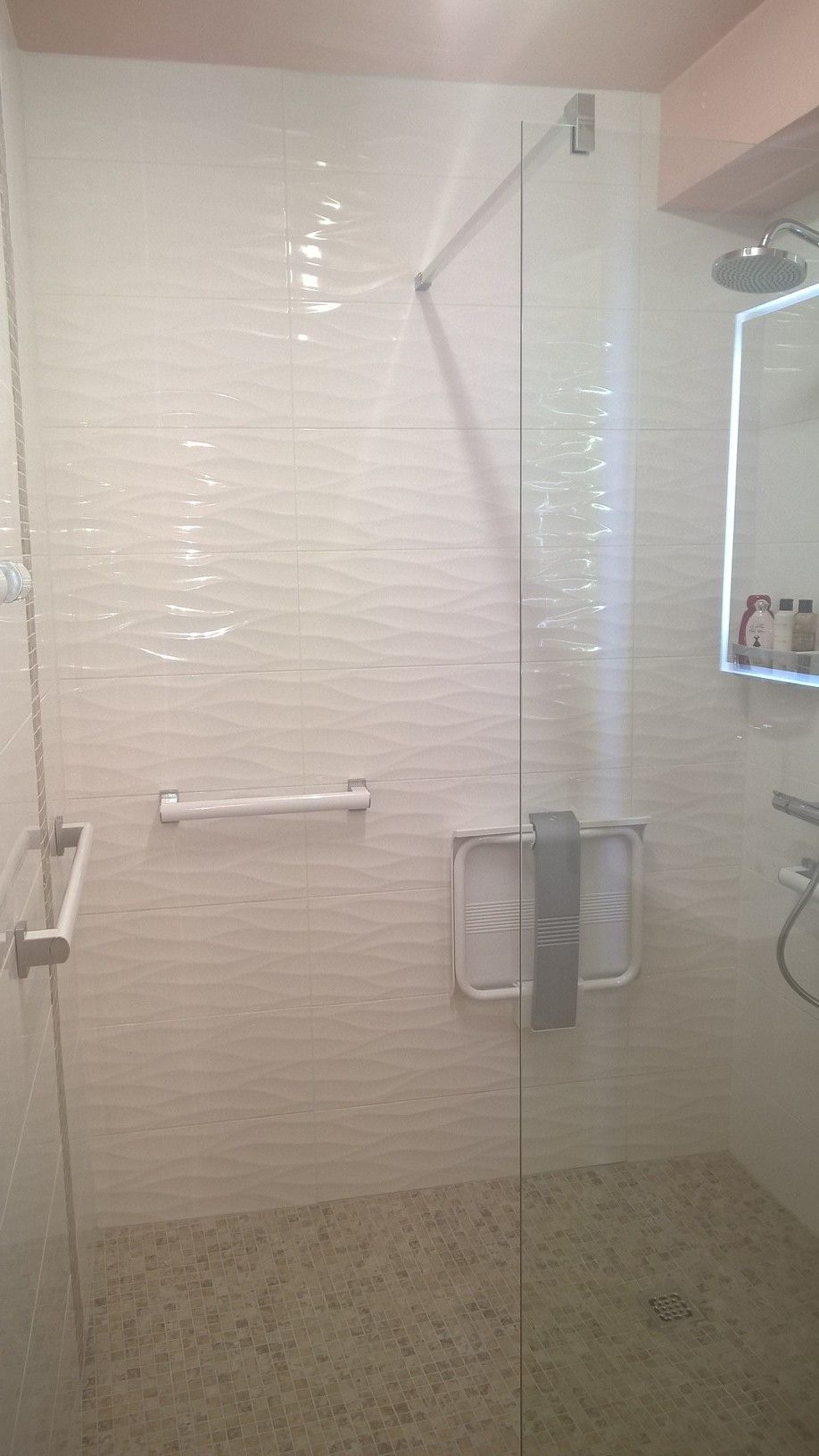 Remplacement d'une baignoire par une douche italienne accessible aux PMR