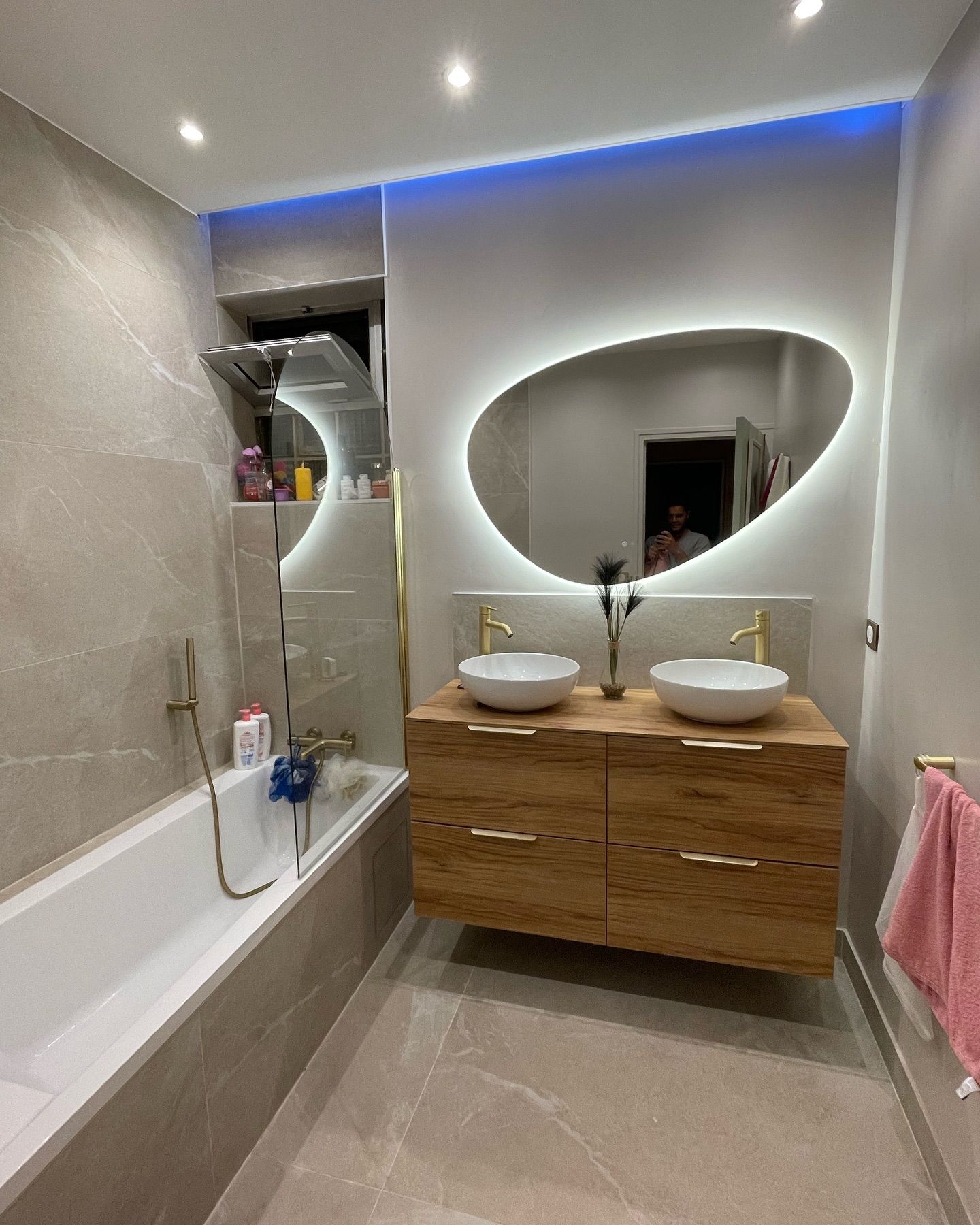 Salle de bains moderne.