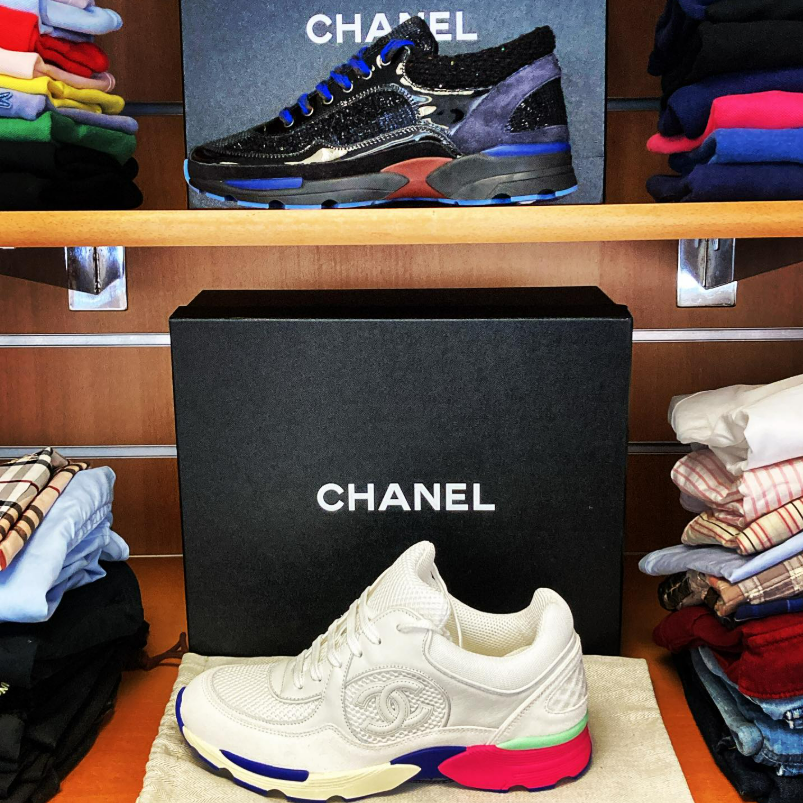 Basket blanche et basket noire Chanel
