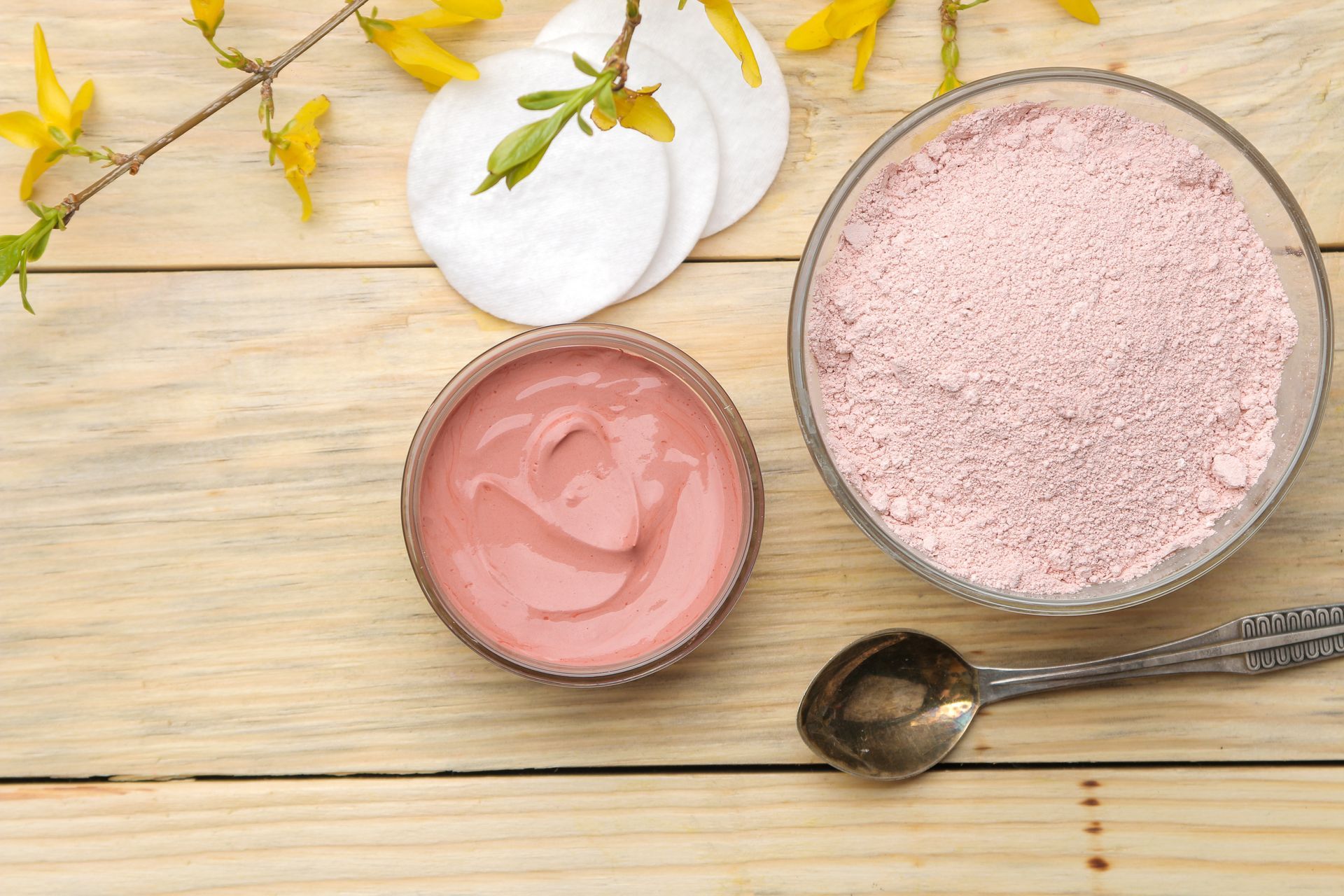 Poudre d'argile et masque à l'argile