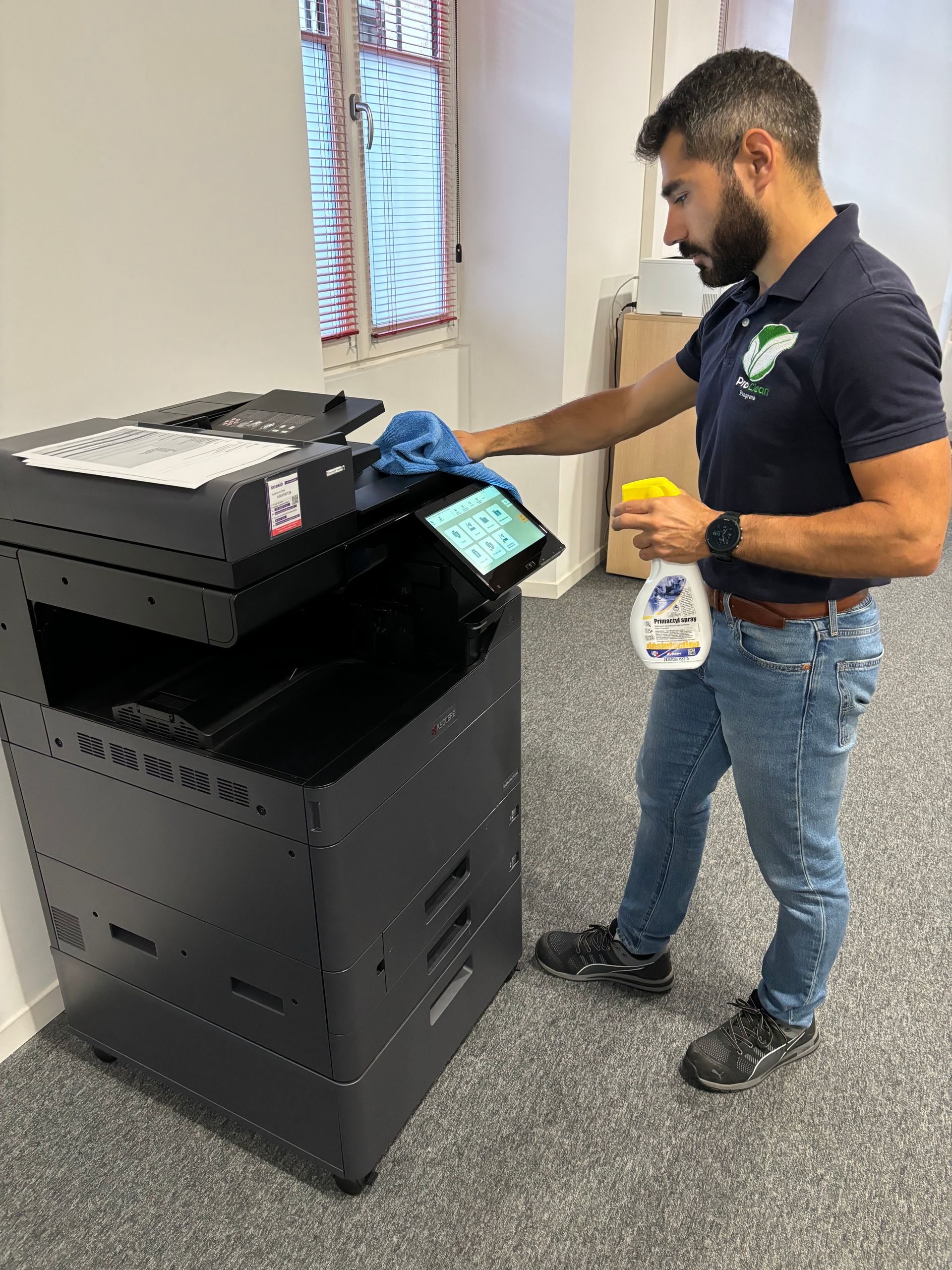 Nettoyage de matériel bureautique