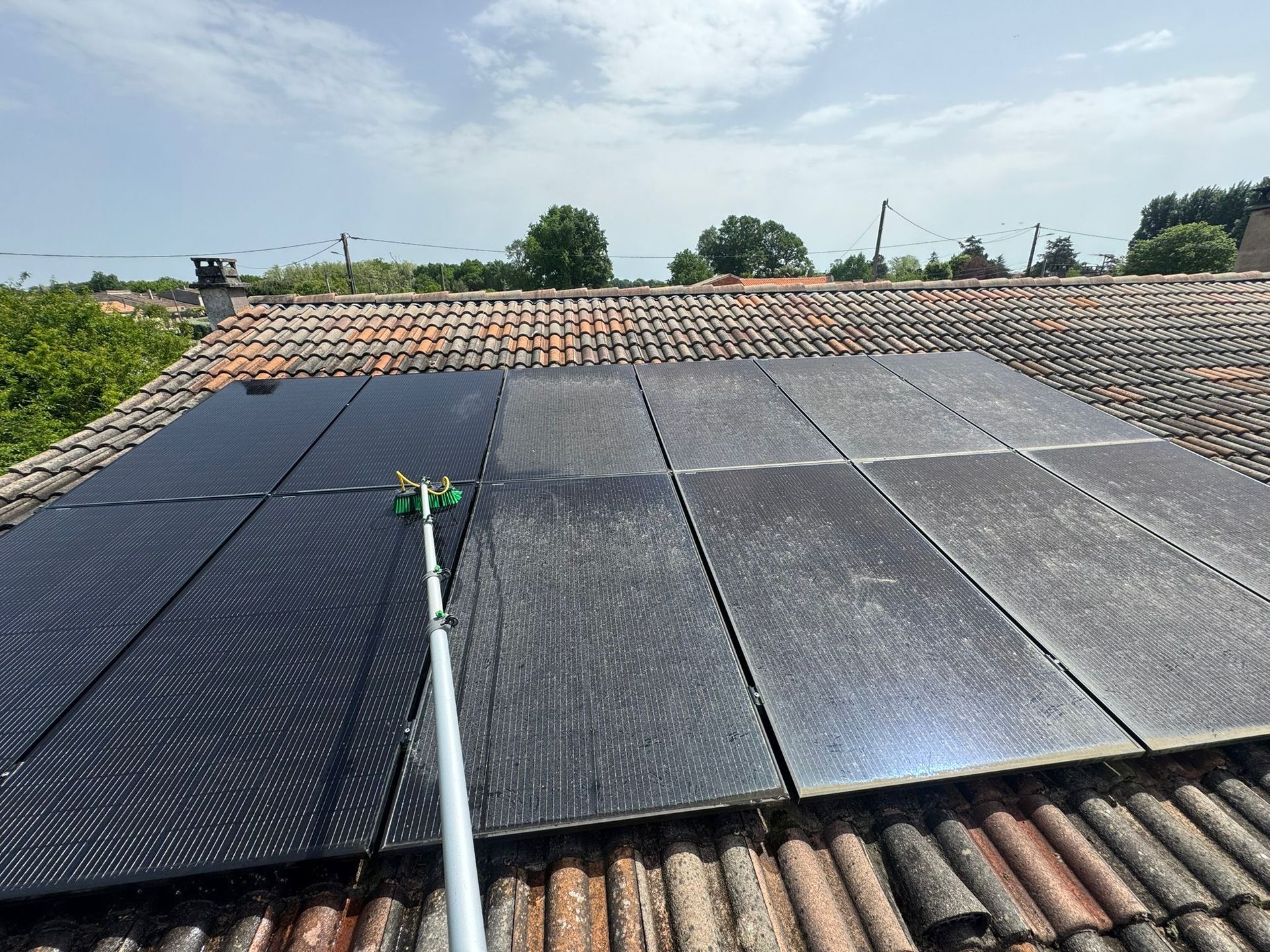 Nettoyage de panneaux solaires sur toiture