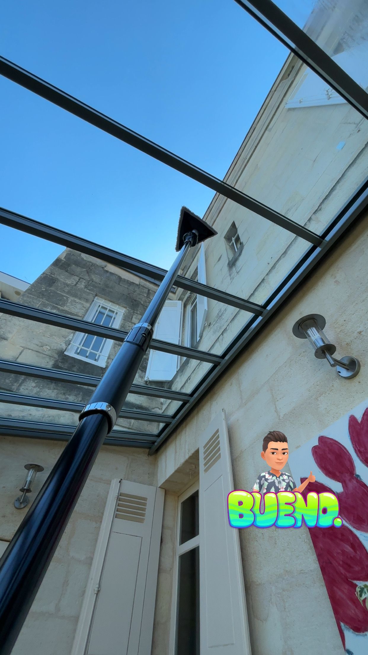 Nettoyage intérieur de verrière à la perche